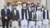 افغانستان کے وفد کے ارکان جماعت اسلامی کے سربراہ سراج الحق کے ساتھ۔