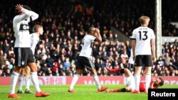 Các cầu thủ Fulham trong một trận đấu. 